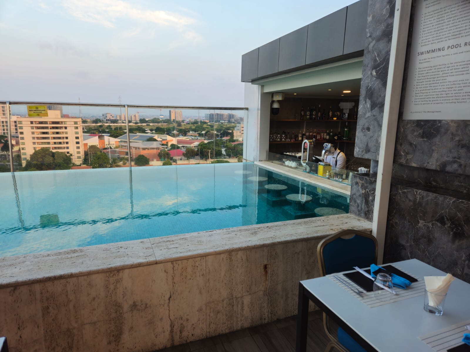 Pool and bar at Palmeiras Hotel in Luanda