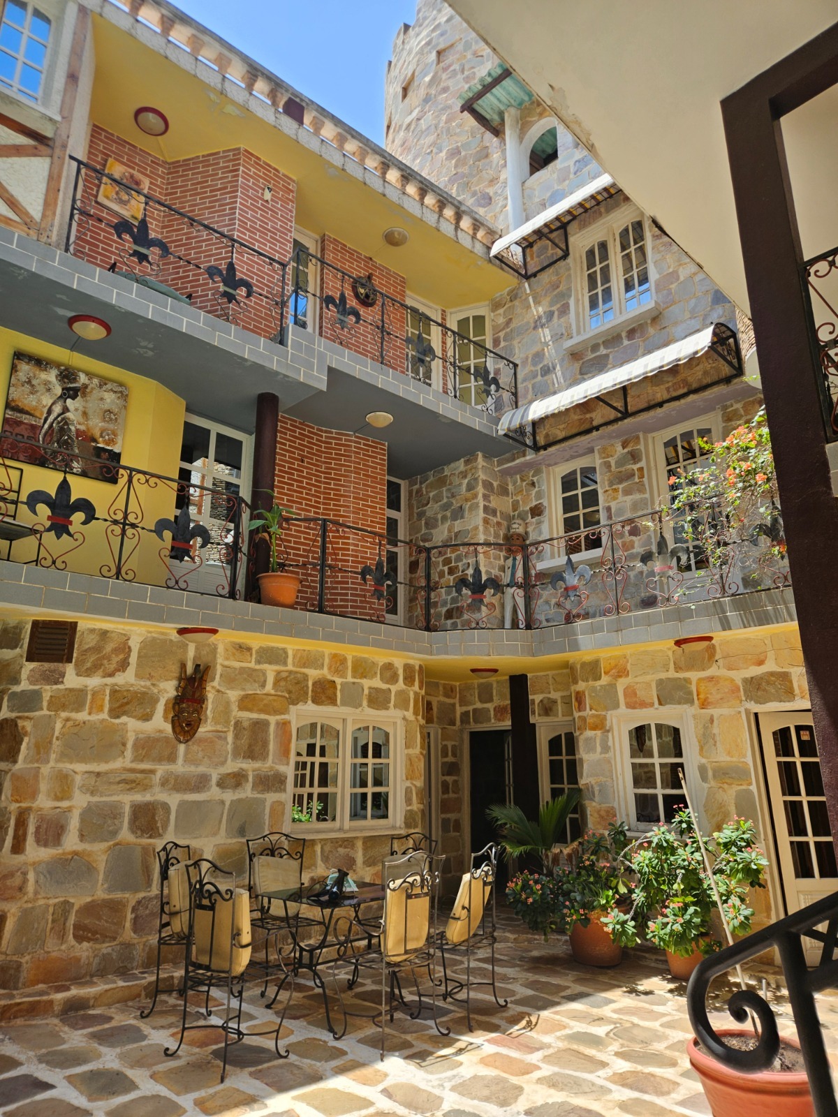 Courtyard at Residence Hoteliere Oceane in Lomé