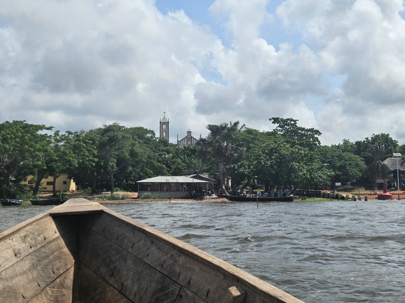 Boat arriving in Togoville