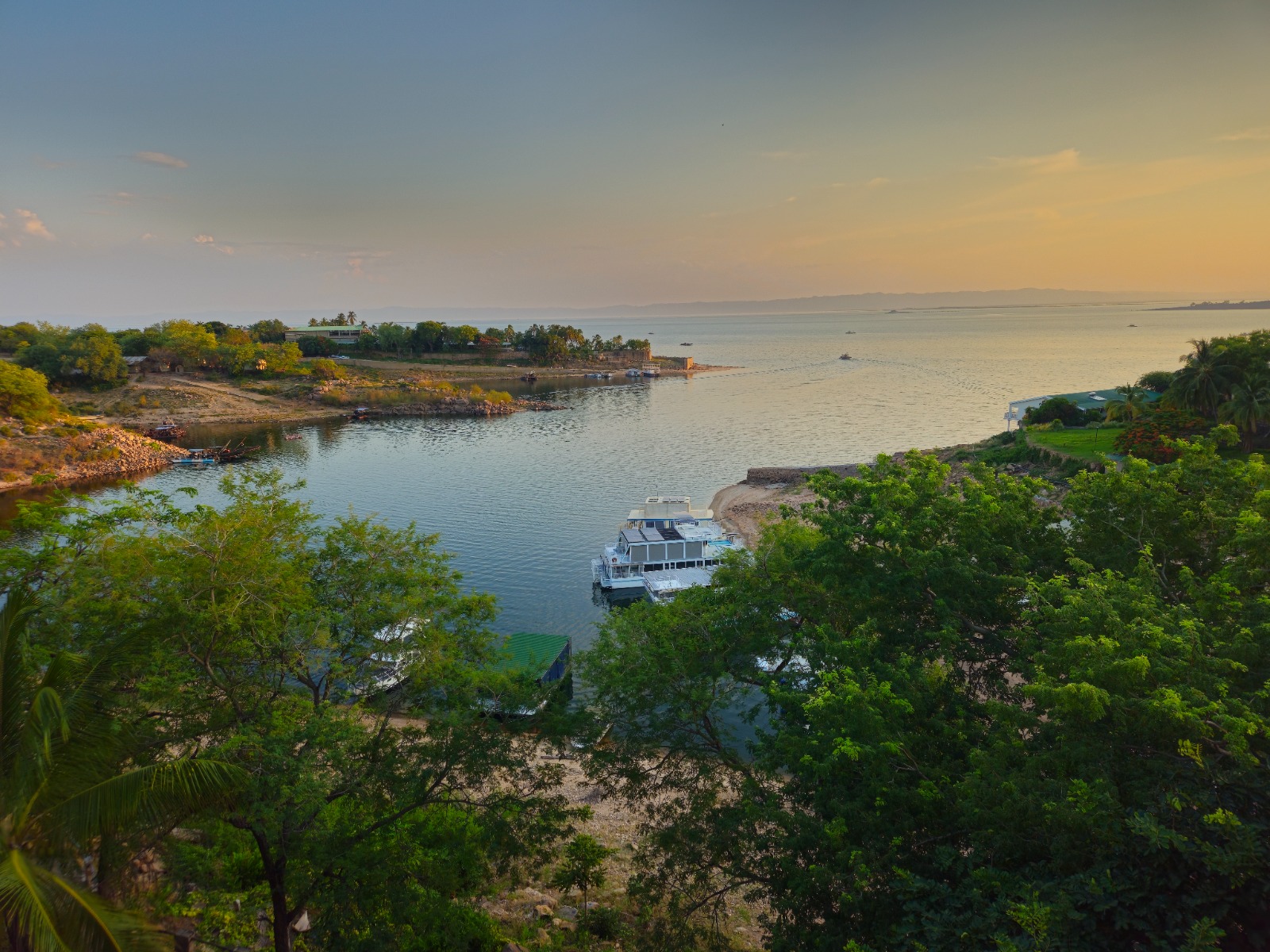 Sunset view over Lake Kariba in Siavonga, Zambia